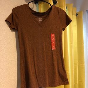 Burnt orange v neck tee
